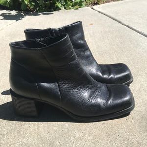 Bass vintage black booties size 8.5